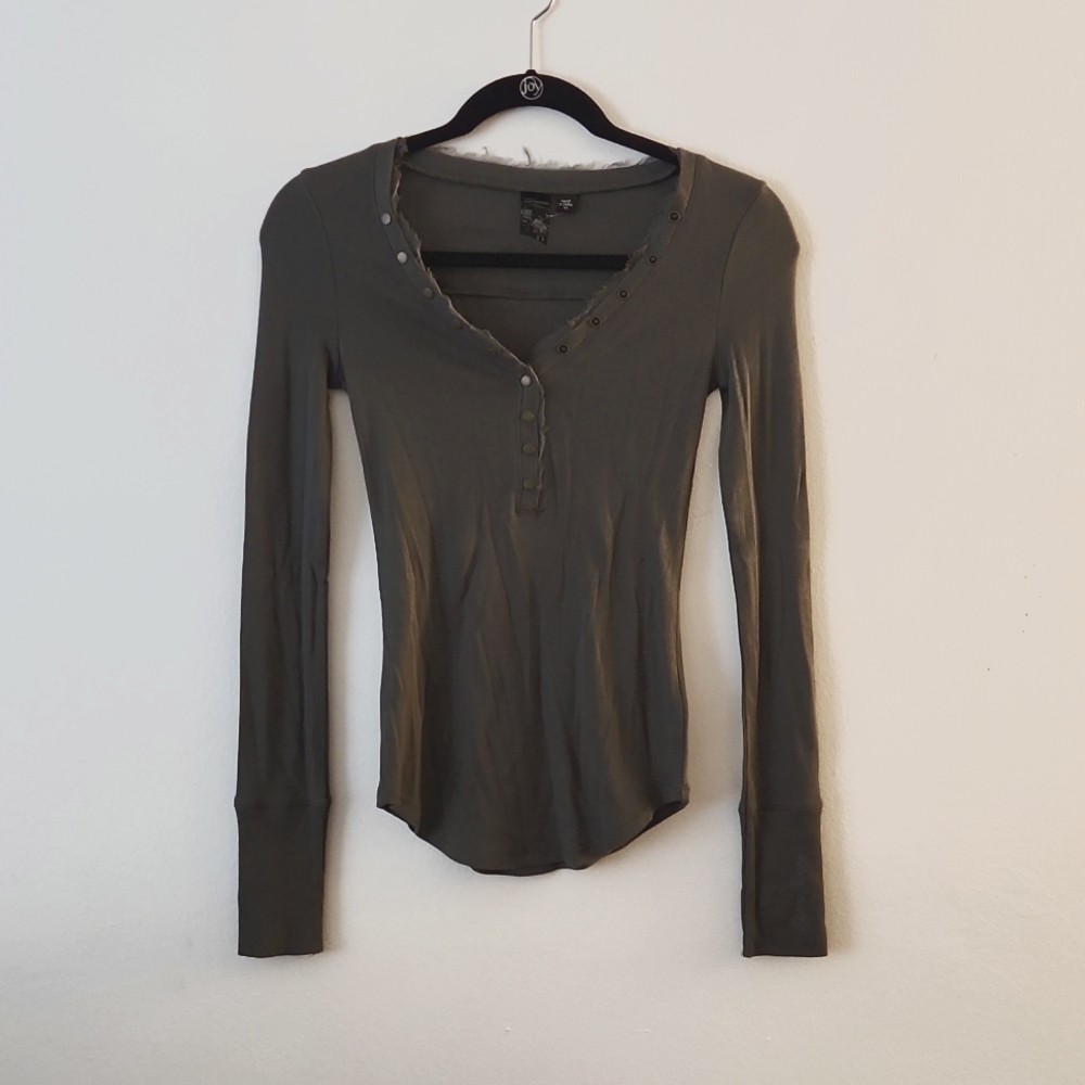 New GUESS Jean's long sleeve top XS